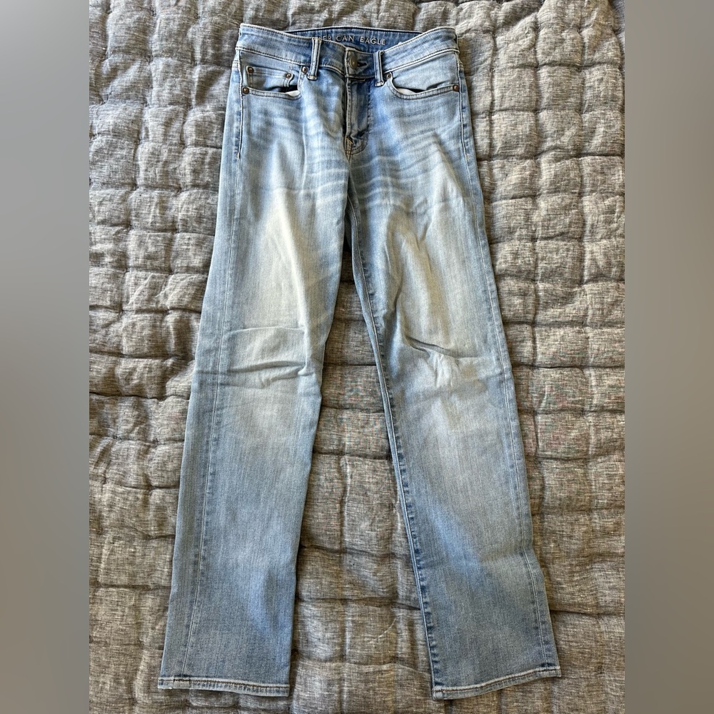 American Eagle slim straight blue jeans. 28x32